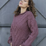 Сине-голубое платье-туника с вертикальным узором крупной фактуры