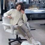 Пуловер с расклешенными рукавами