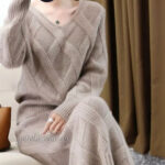 Вязаный костюм спицами с юбкой